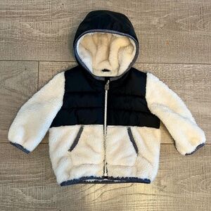 Gap Baby Sherpa Jacket Size:6-12 months (black & white)